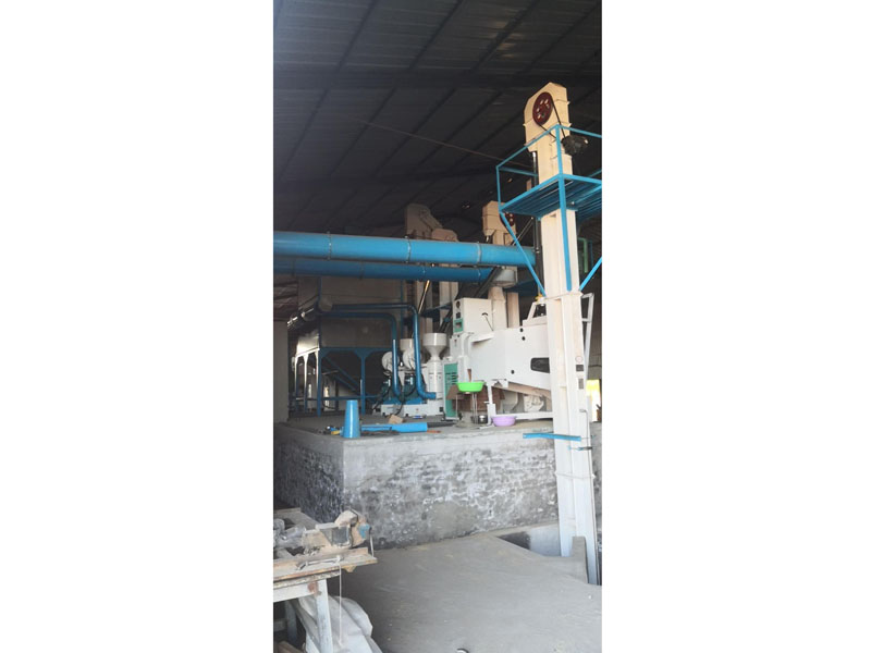 內(nèi)蒙赤峰敖漢旗羊場(chǎng)NZJ30B大米成套加工設(shè)備安裝調(diào)試完畢