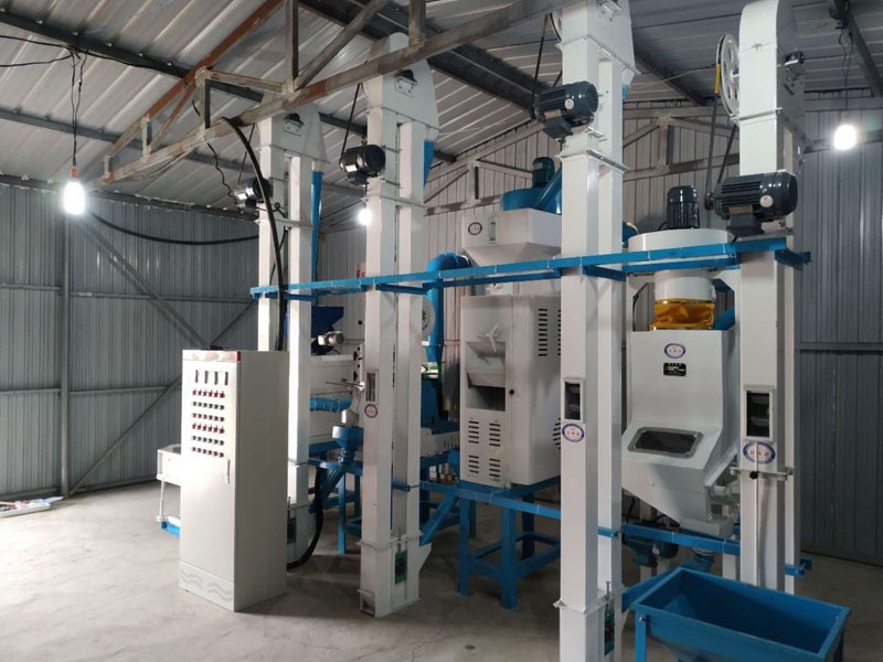 NZJ10型小米成套加工設(shè)備安裝調(diào)試完畢。河北人張家口蔚縣宋家莊鄉(xiāng)宋家莊村